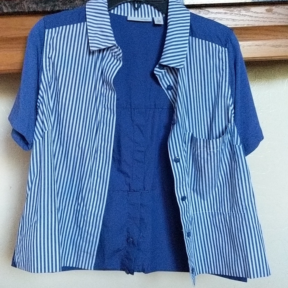 Cute cotton top size xs new